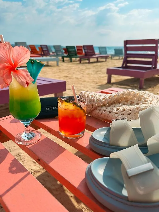 The Boardwalk Village Негрил 4*,