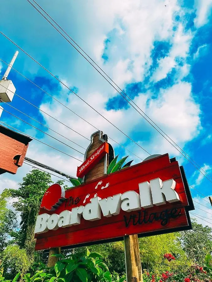 The Boardwalk Village Негрил Отель
